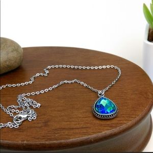 🔥🆕 Turquoise Rhinestone Pendant & Necklace